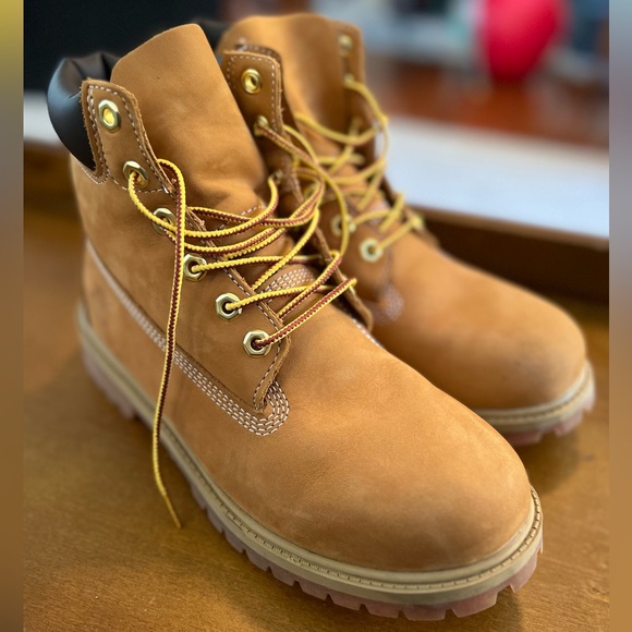 Men's 6" Padded Collar Medium Waterproof Boot SZ 7 - Picture 1 of 8